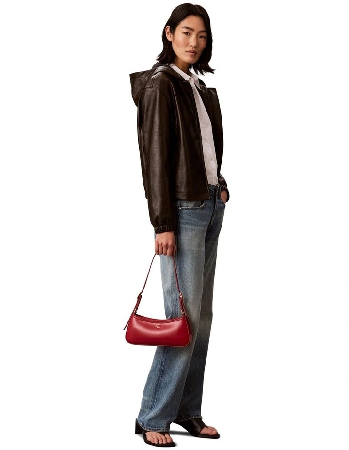 Shoulder Bag in Bordeaux image 4