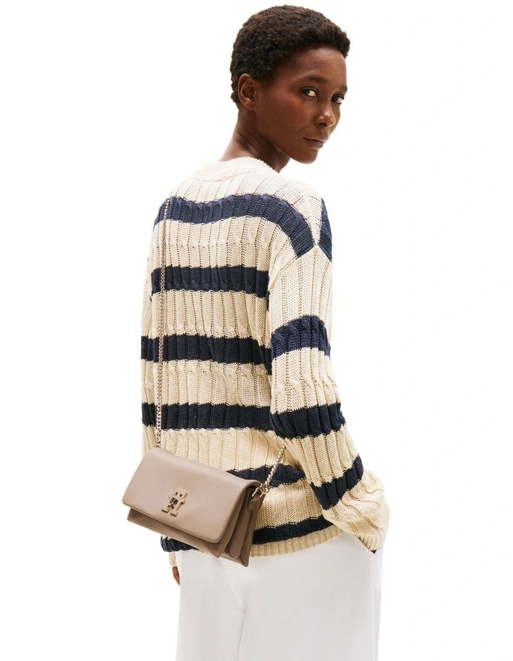 Modern Chain Strap Mini Crossover Bag in Beige image 5