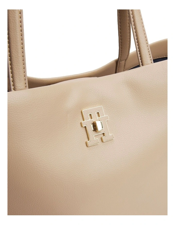 Th Modern Tote Bag in Coastal Taupe image 4