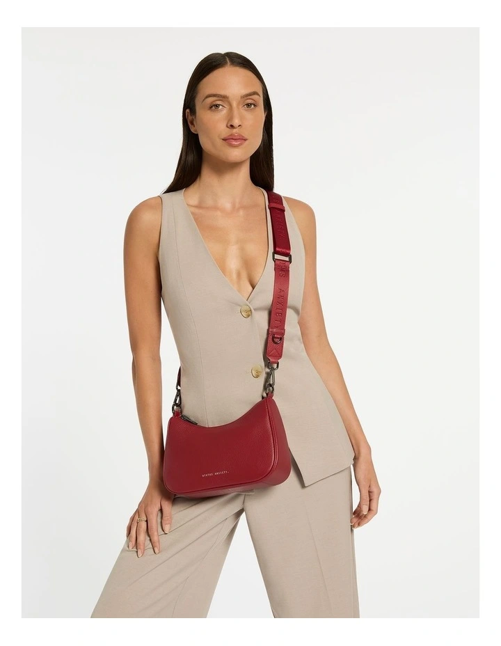 Look Both Ways Conv Shoulder Bag in Rouge image 6