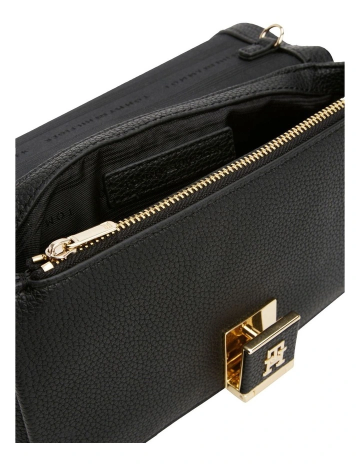 Her Chain Crossover Crossbody Bag in Black image 5