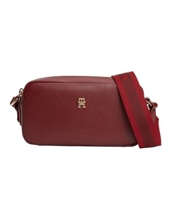 Essential Crossbody Bag in Red