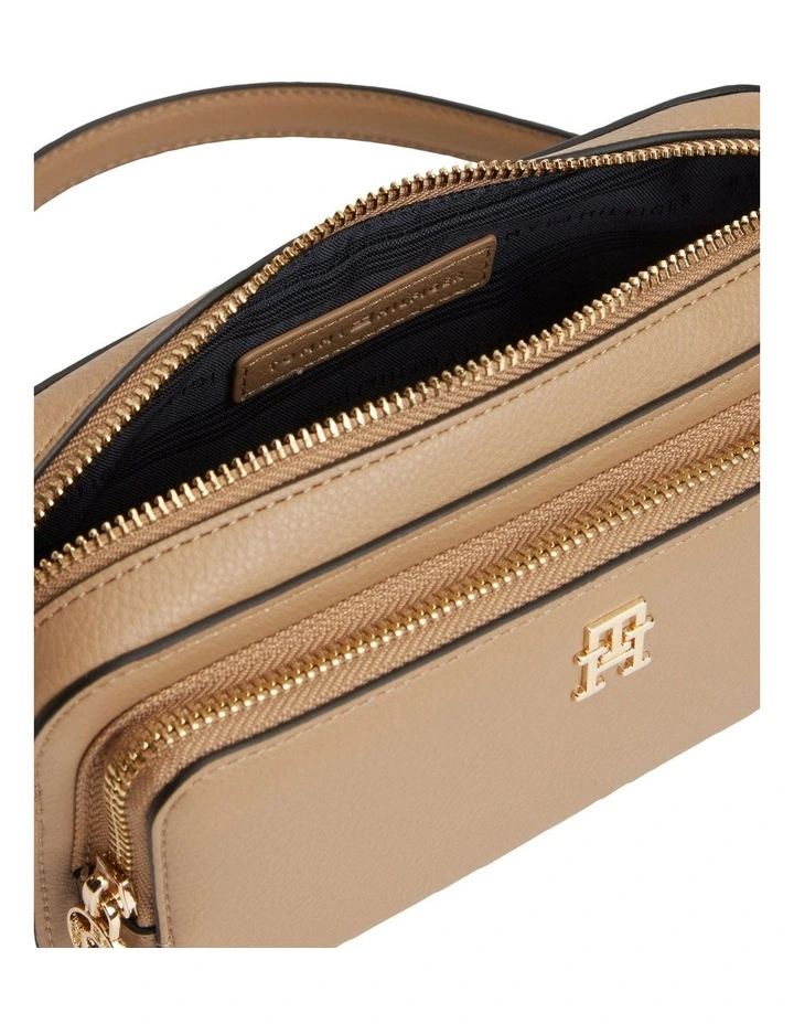 Daily Crossbody Bag in Beige image 3