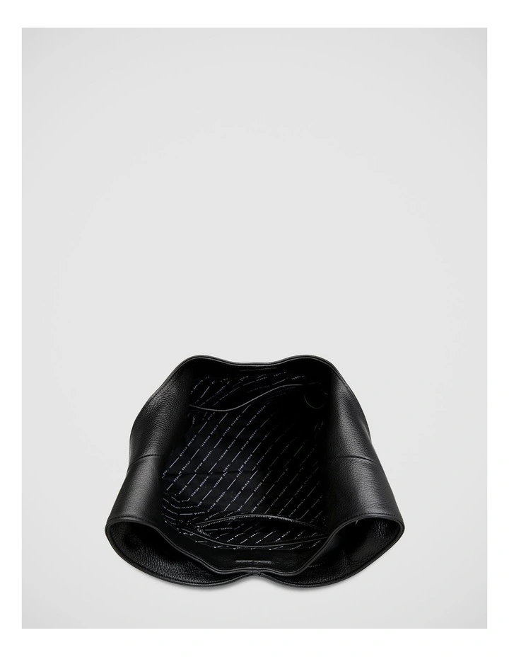 Solstice Shoulder Bag in Black image 4