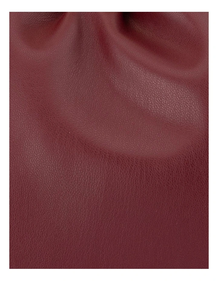 Lenni Pouch Bag Clutch Bag in Burgundy image 6