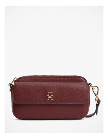 VELVET MAROON colour