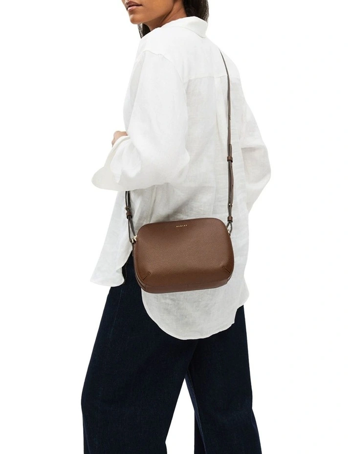 Dukes Place Texture Medium Crossbody Bag in Chocolate image 3