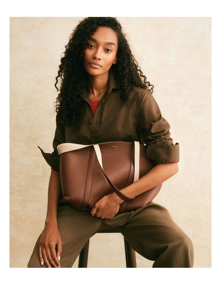 Hanbury Row Large Tote Bag in Chocolate image 7