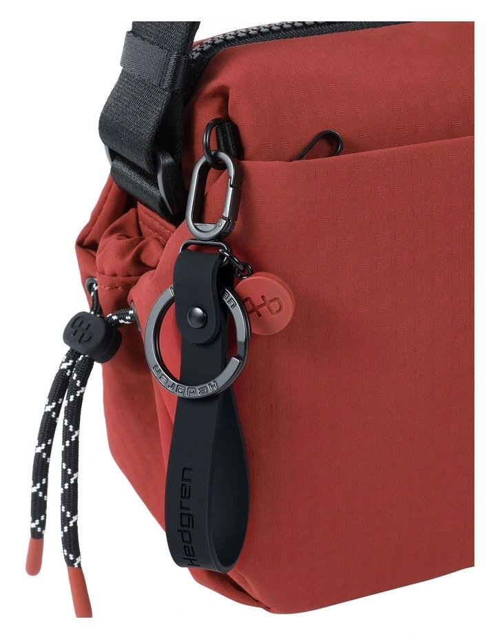 Kosho Medium Crossbody Bag in Dahlia Red image 4