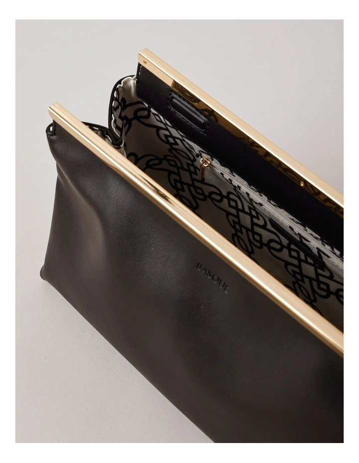 Carrie Clutch Bag in Black image 4