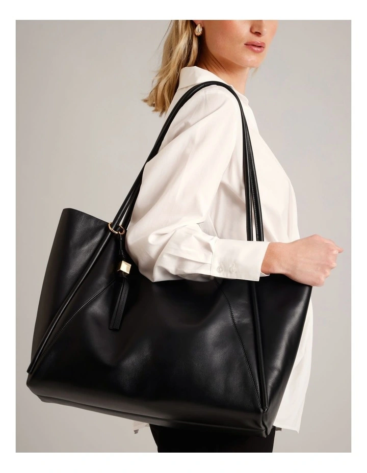 Tam Tote Bag in Black image 4