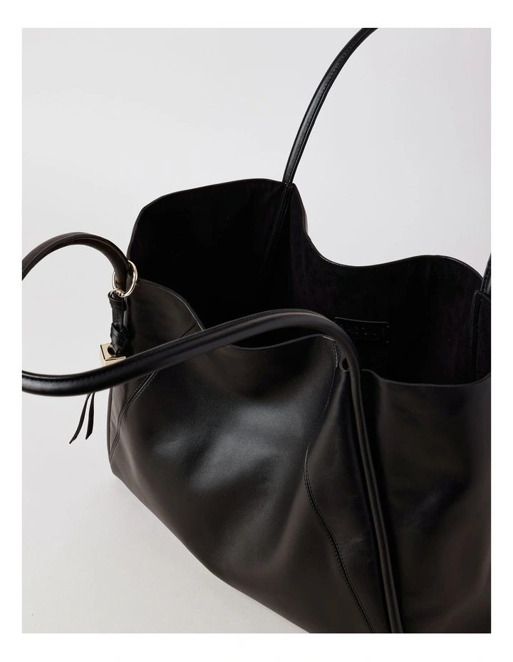 Tam Tote Bag in Black image 6