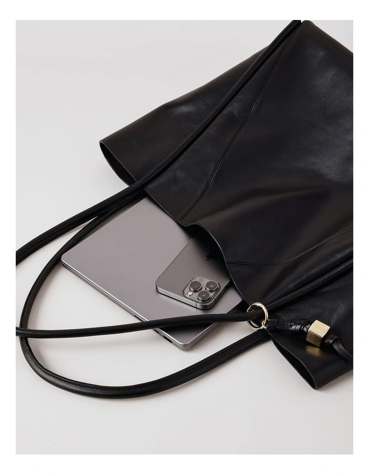 Tam Tote Bag in Black image 7