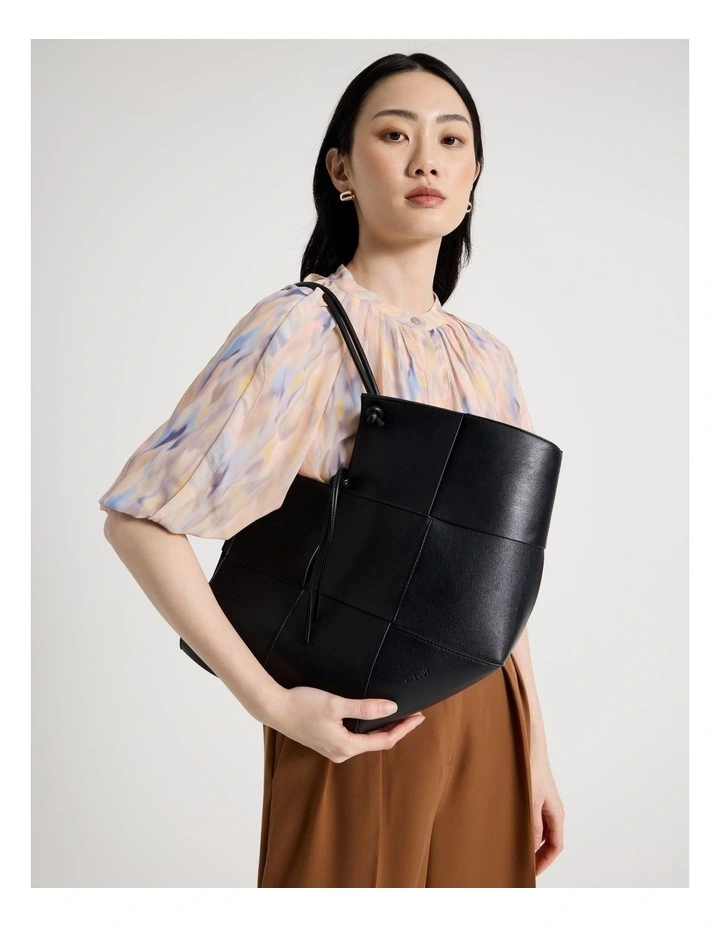 Bowie Tote Bag in Black image 2