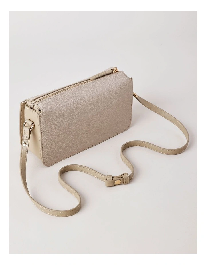 Perugia Shoulder Bag in Taupe image 5