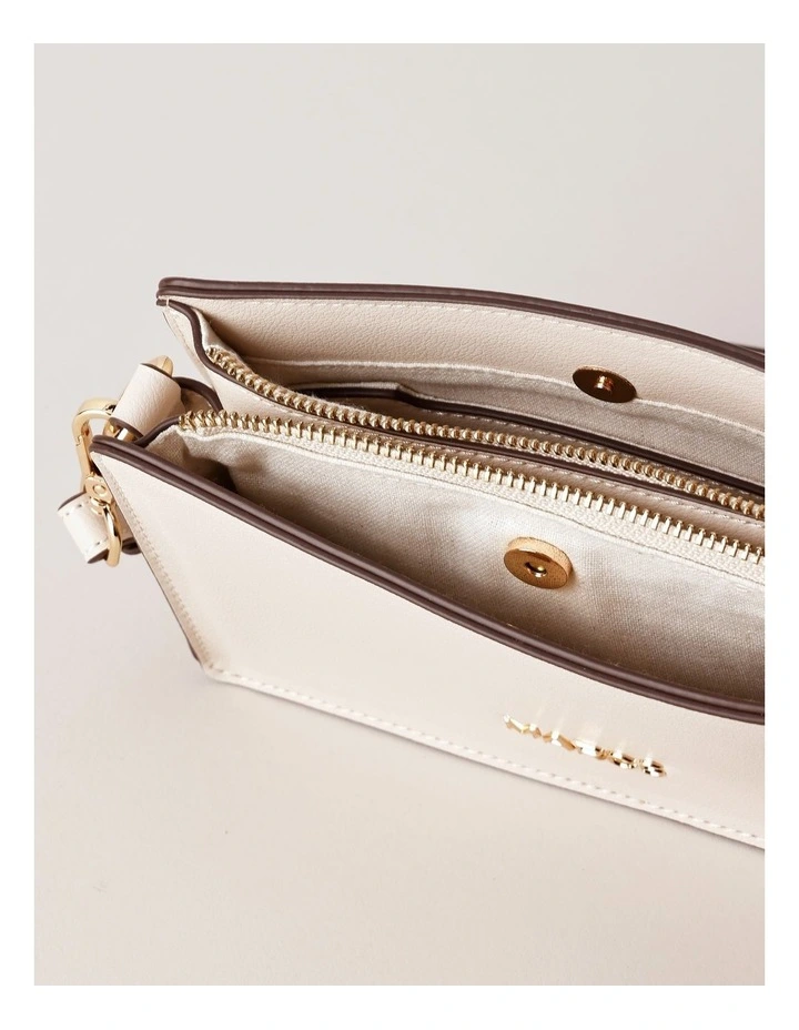 Belfast Shoulder Bag in Vanilla image 7