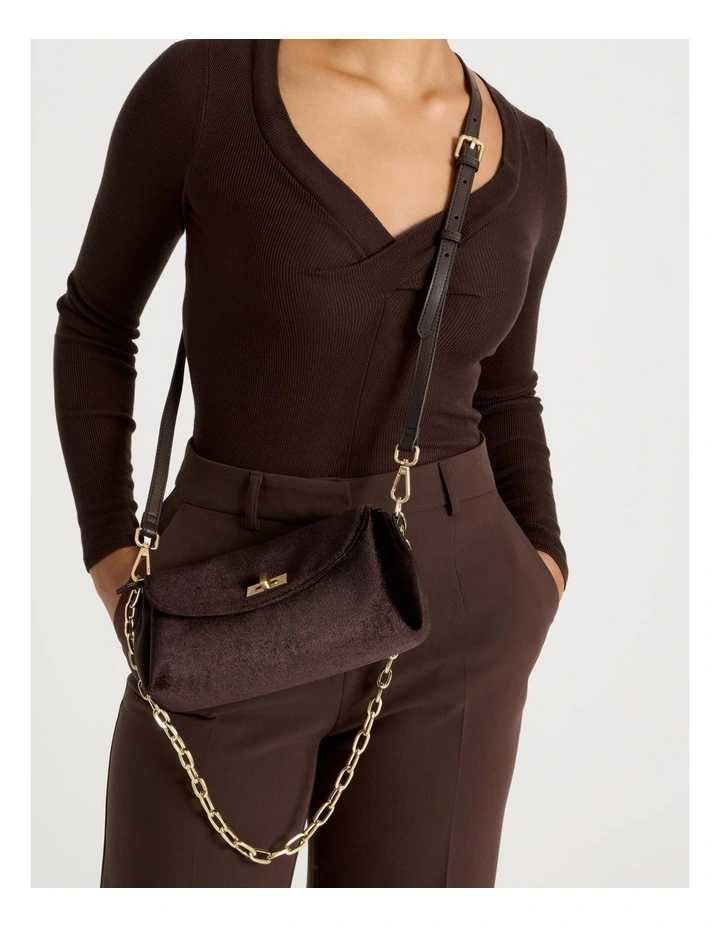 Bella Shoulder Bag in Chocolate image 4