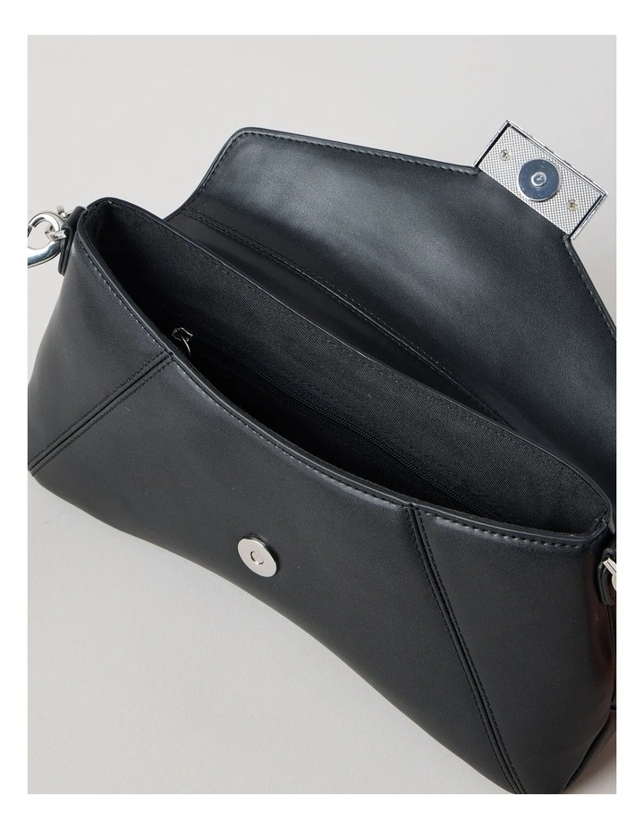 Betsy Shoulder Bag in Black image 6