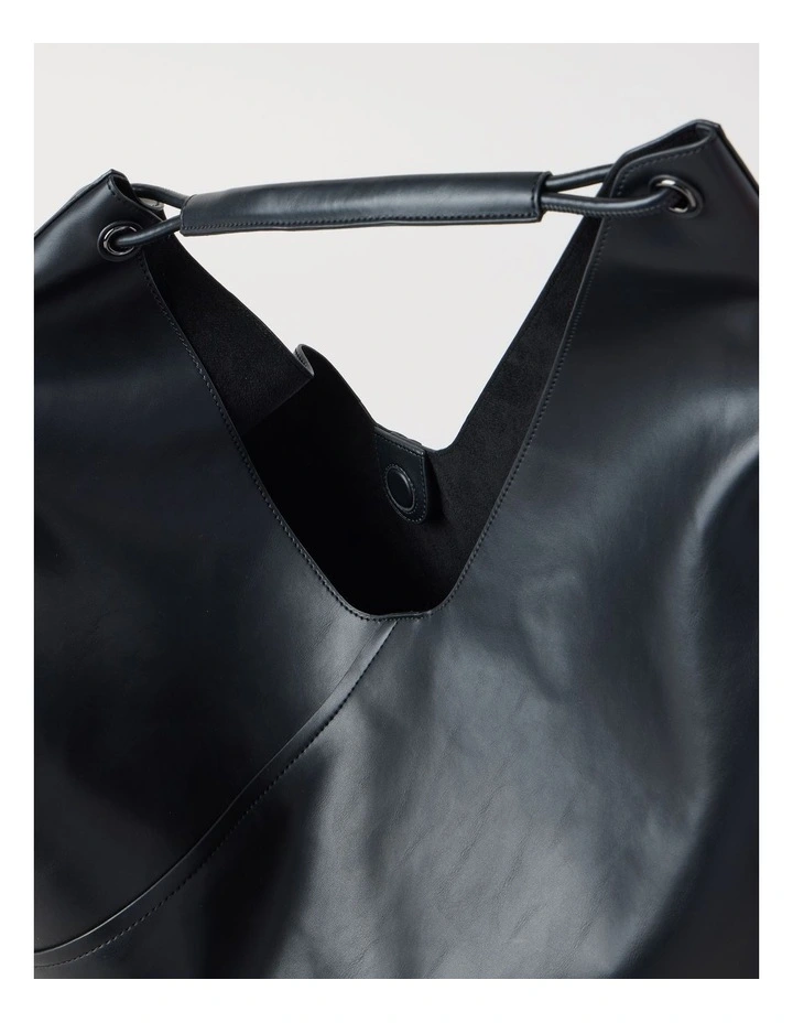 Bree Shoulder Bag in Black image 6