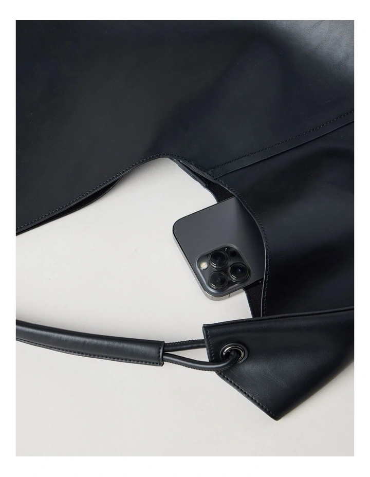 Bree Shoulder Bag in Black image 7