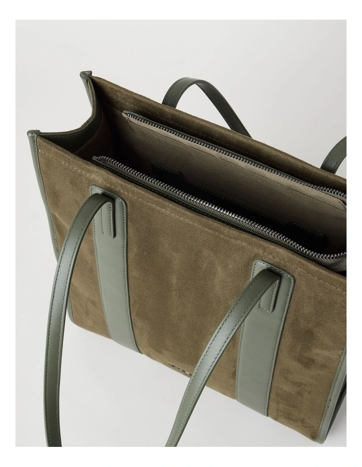 Bilbao Tote Bag in Olive image 7
