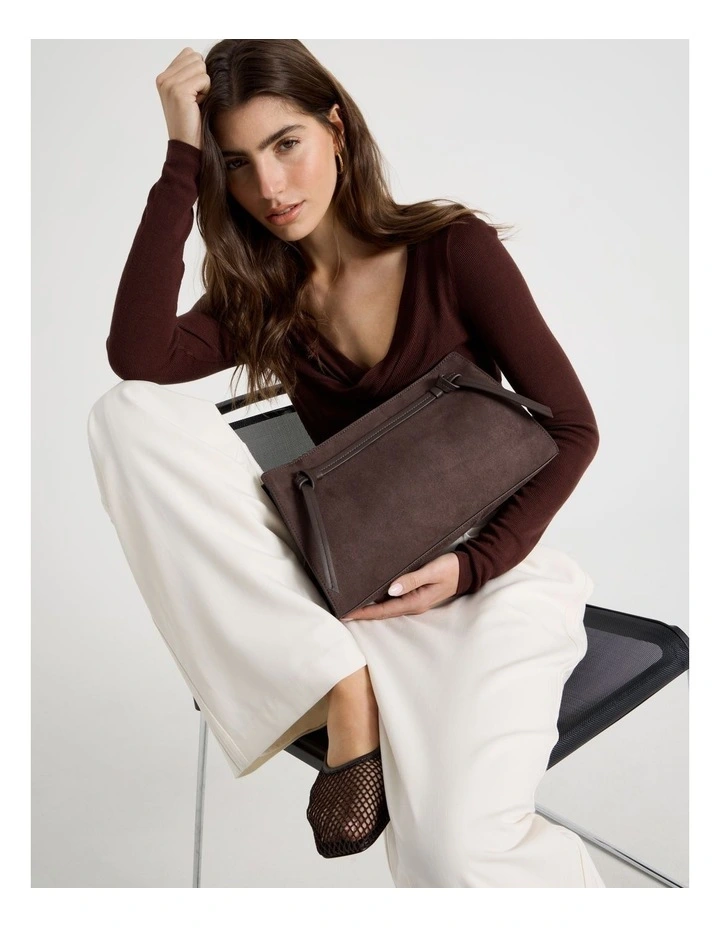 Bobby Clutch Bag in Cocoa image 4