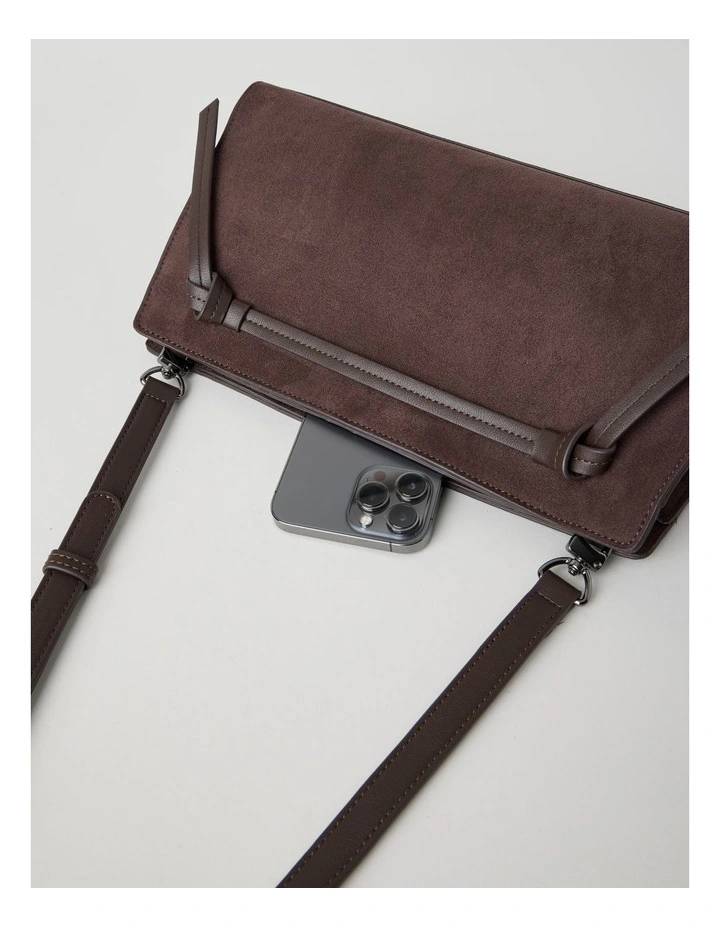 Bobby Clutch Bag in Cocoa image 6