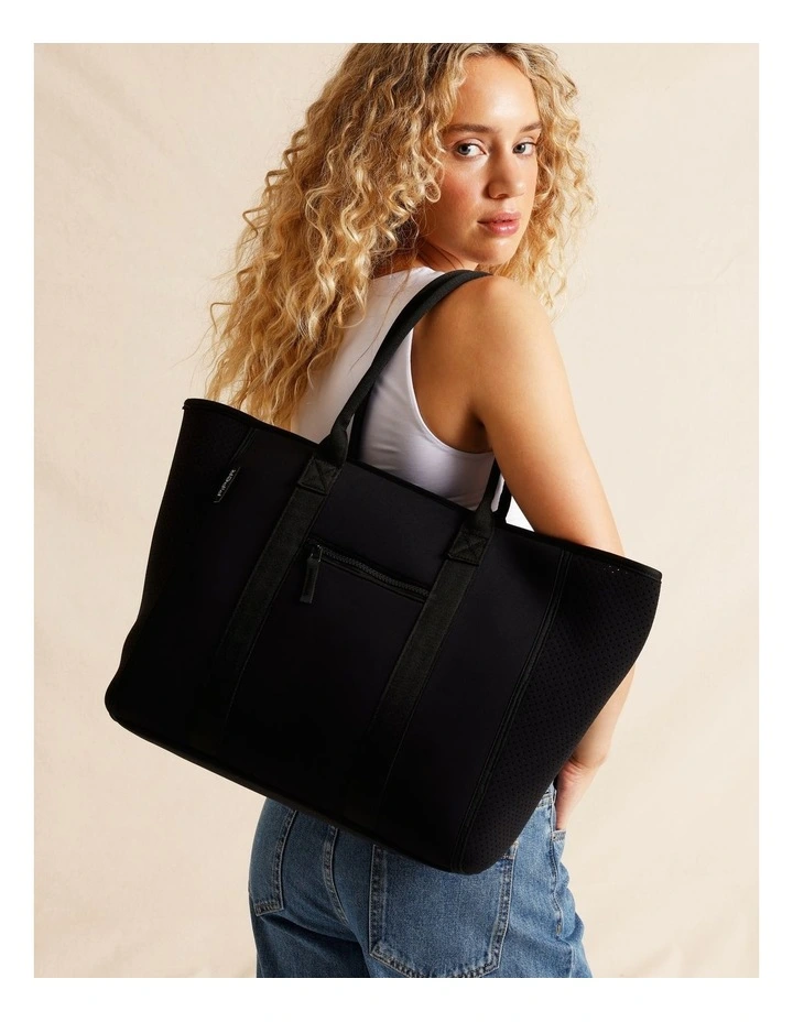 Salerno Tote Bag in Black image 2