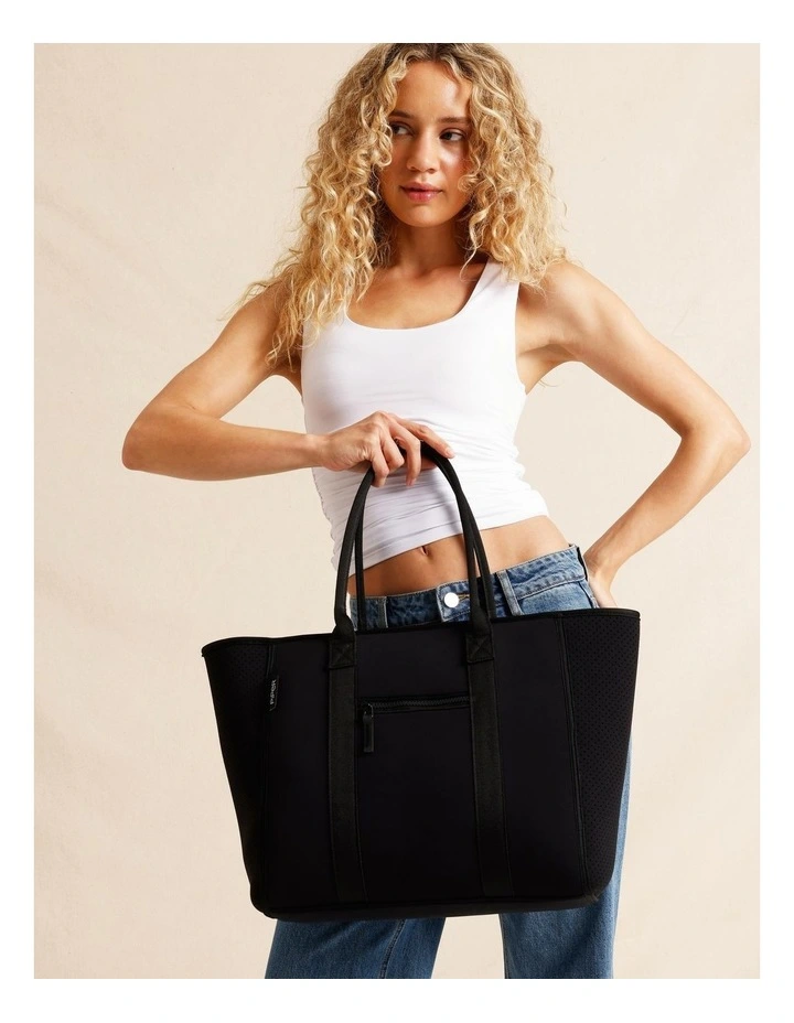 Salerno Tote Bag in Black image 4