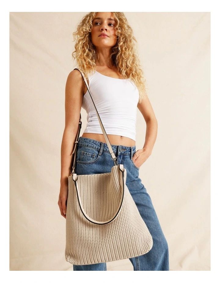 Cleveland Shoulder Bag in White image 4