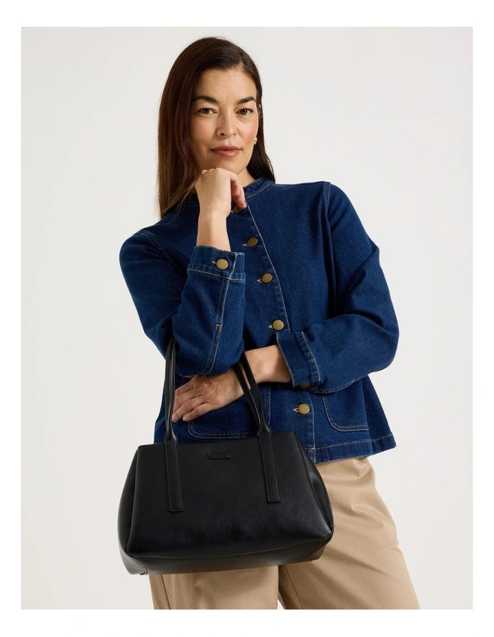 Linda Shoulder Bag in Black image 2