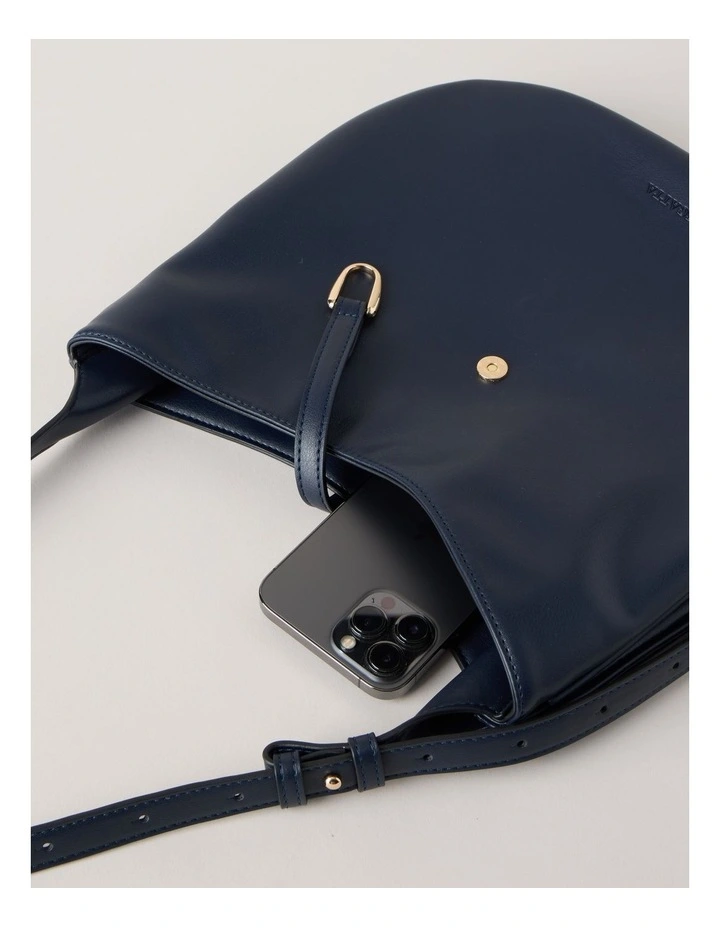 Rye Shoulder Bag in Navy image 3