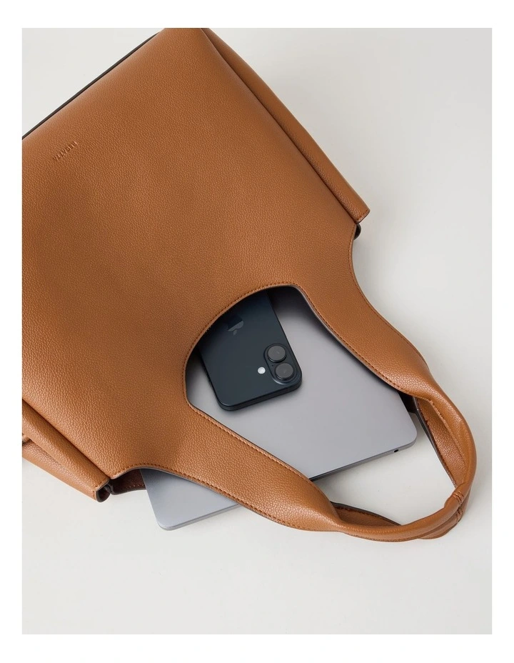 Monaco Shoulder Bag in Tannin image 7