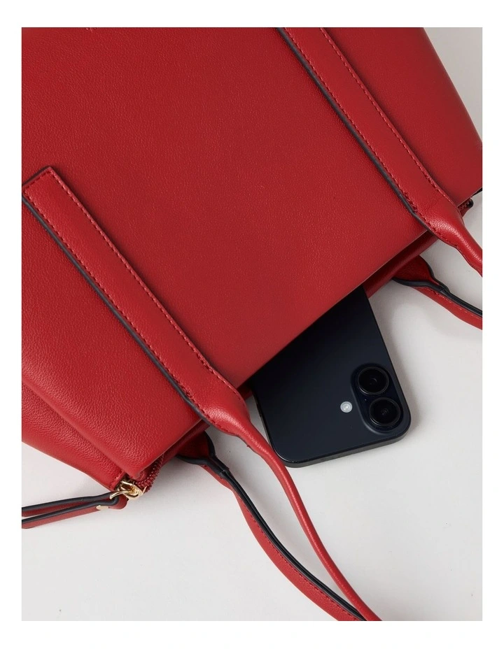 Linda Shoulder Bag in Red image 7