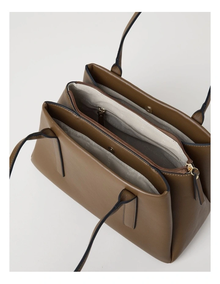 Linda Shoulder Bag in Tan image 6