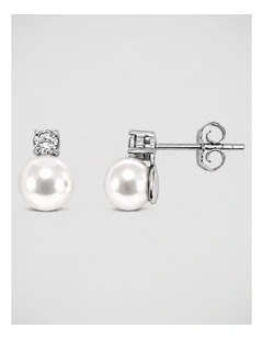 Brilliant Pearl Earrings in White