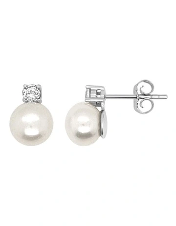 Brilliant Pearl Earrings in White