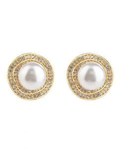 Pearl stud earrings in Gold
