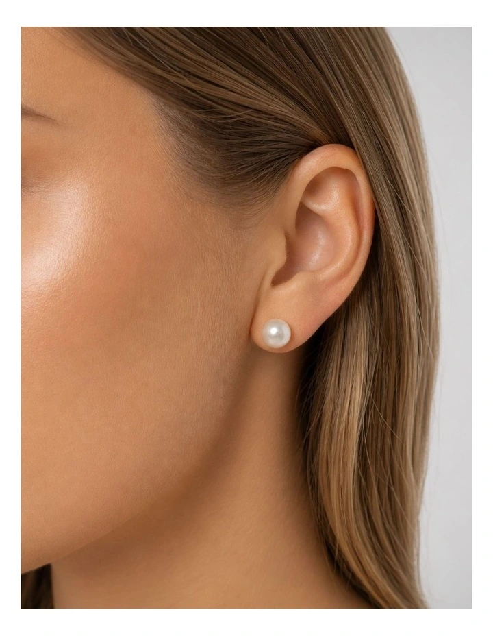 Classic Pearl Medium Studs in White image 2