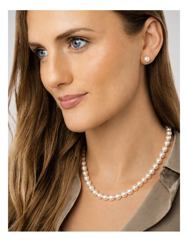 Classic Pearl Medium Studs in White image 3