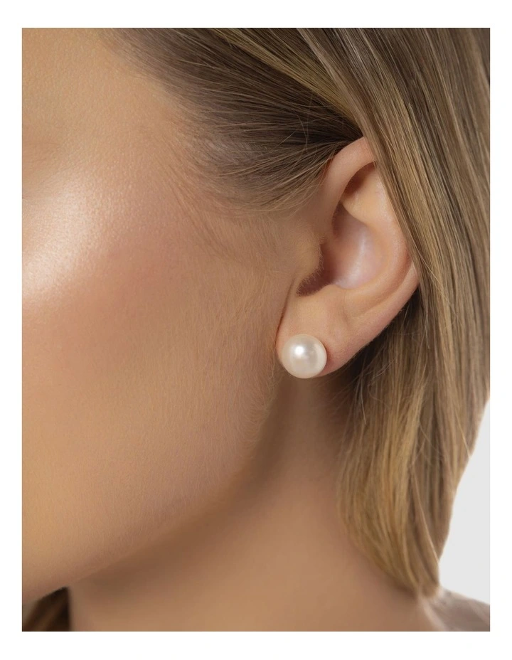 Classic Pearl Studs Extra Large in White image 2