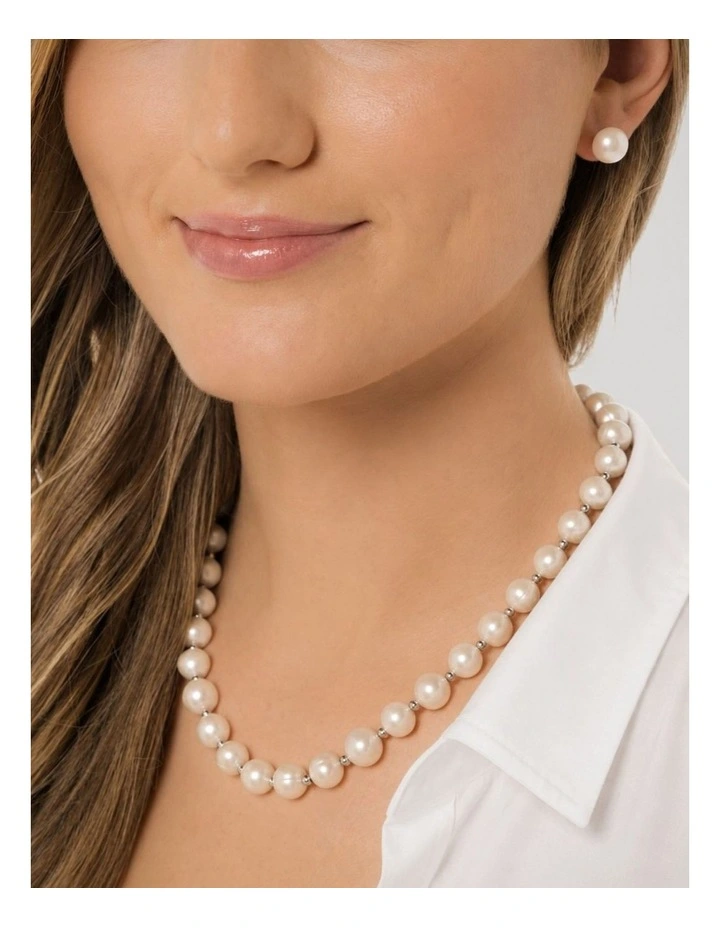 Classic Pearl Studs Extra Large in White image 3