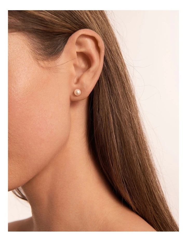 Earring 6mm in Pearl image 2