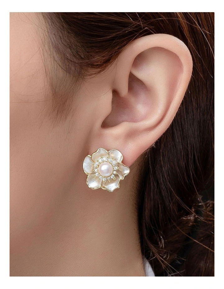 Flower Stud Earrings in Gold image 4