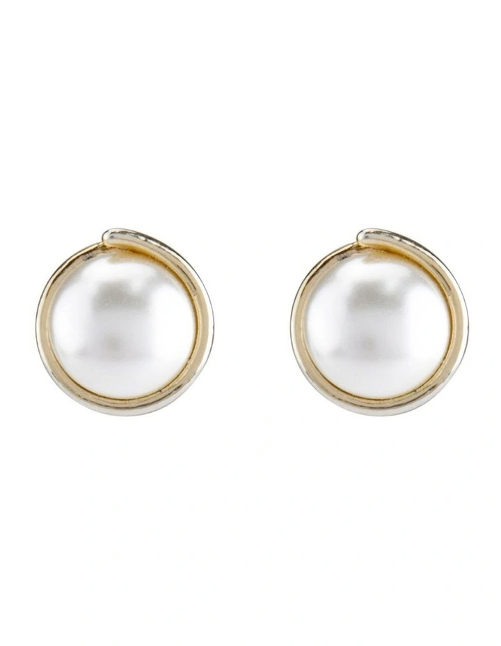 Clip Earrings in Silver/Pearl image 1