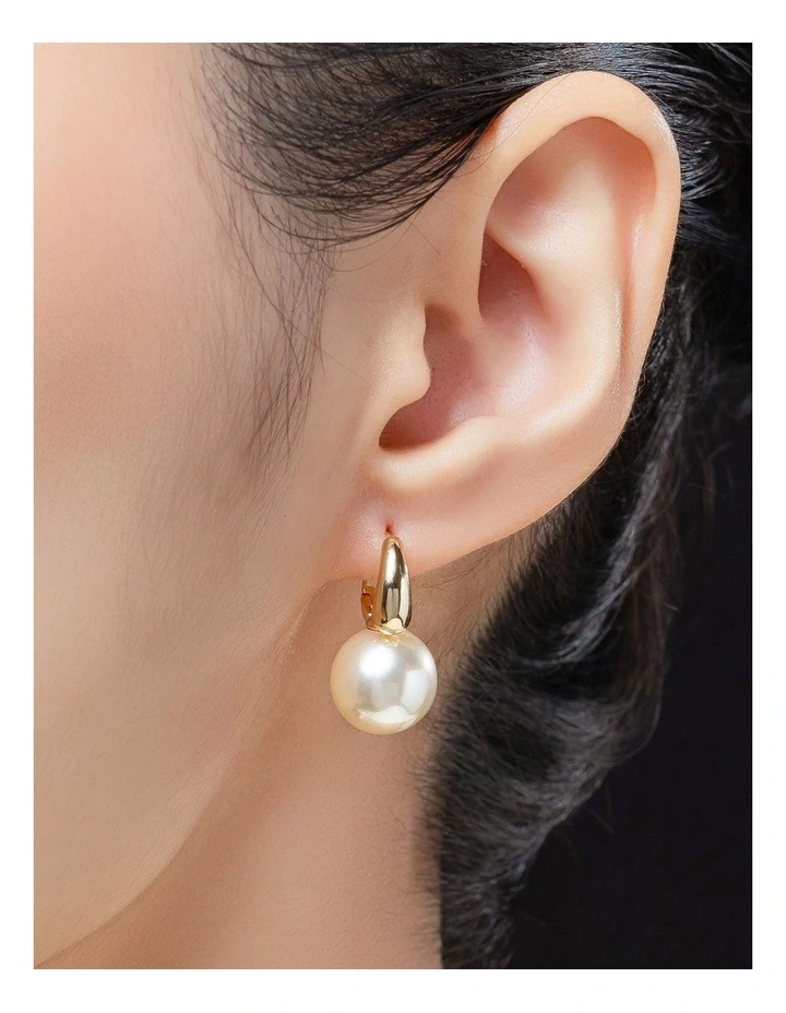 Huggie With Round Pearl Earrings GJEE120M in Gold image 3