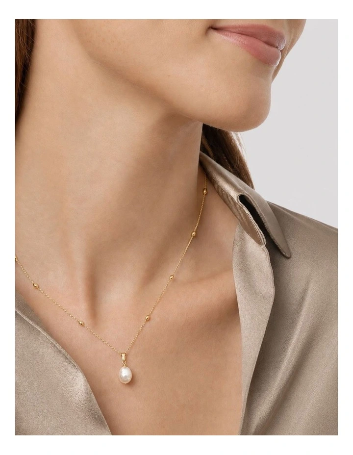 14ct Station Chain & Pearl Pendant in Gold image 2