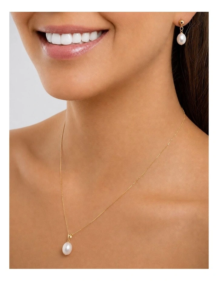 Baroque Pendant in Pearl Gold image 3