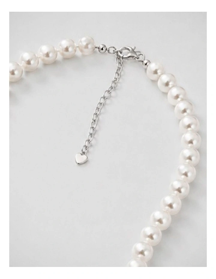 Classic Pearl Necklace in White image 3