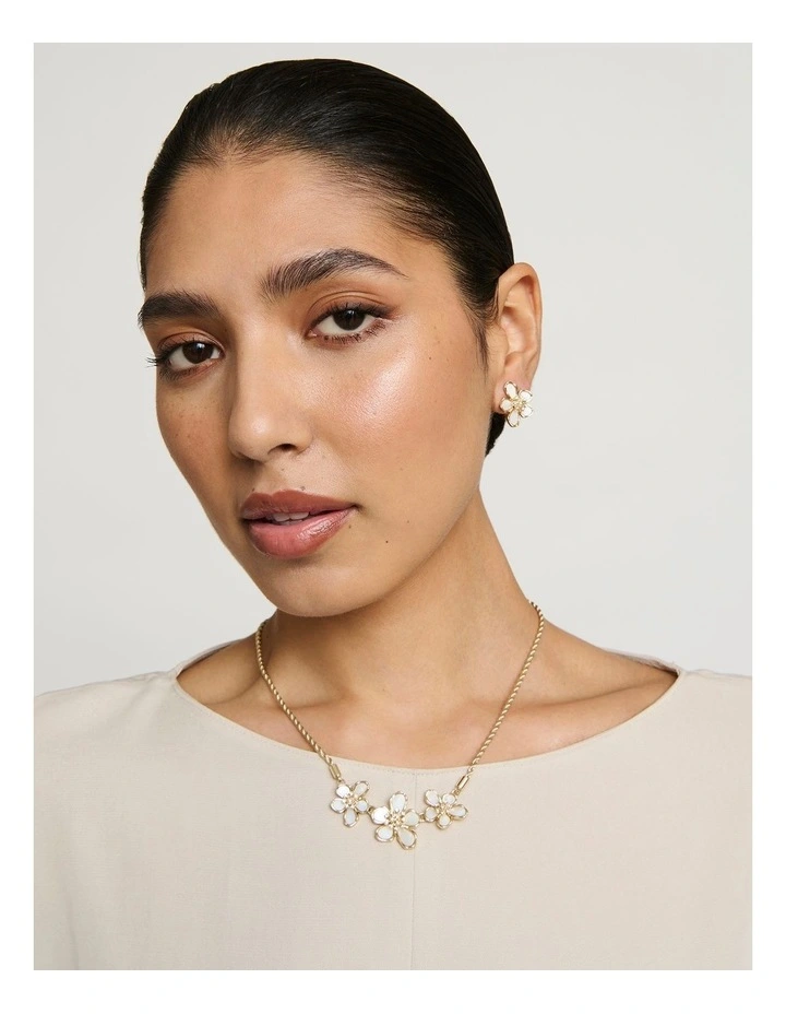 Jasmine Flower Necklace in Pearl image 2